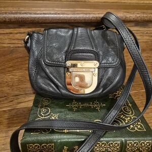 MICHAEL KORS Black Leather Crossbody Bag Purse Gold Clasp